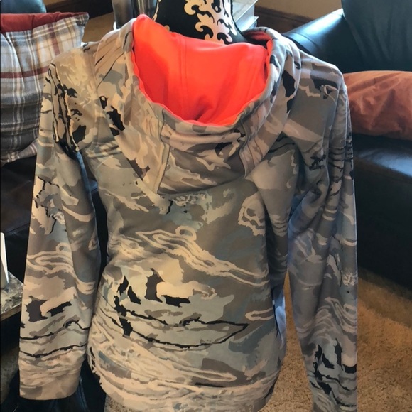 Under Armour Hoodie - Picture 4 of 4